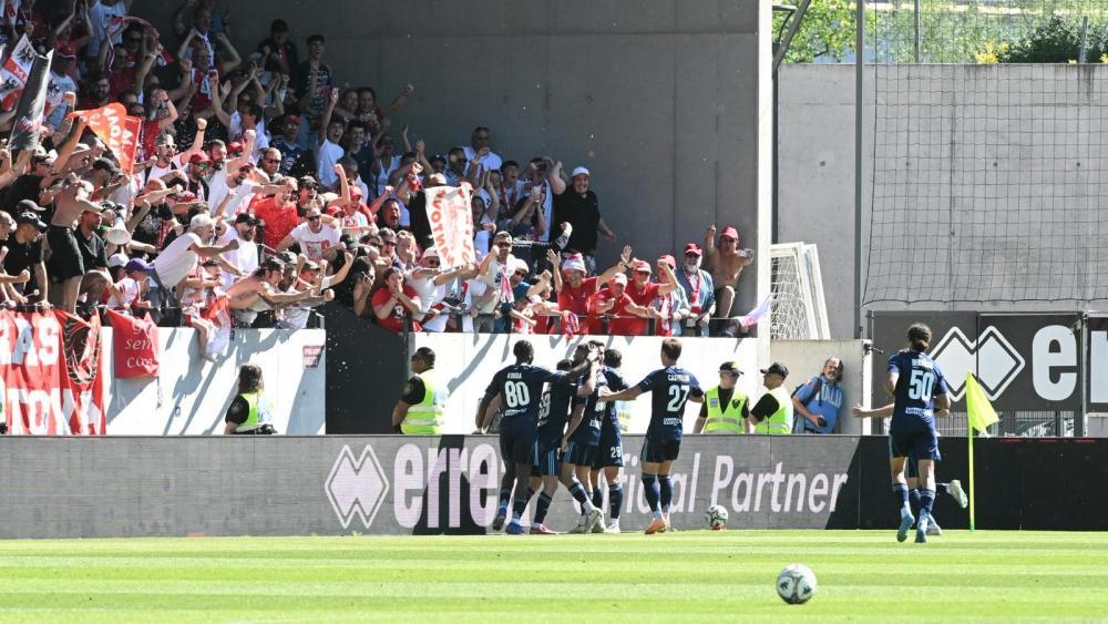 Mantova jubelt mit seinen Fans im Drusus-Stadion. © DLife/Luca Ognibene