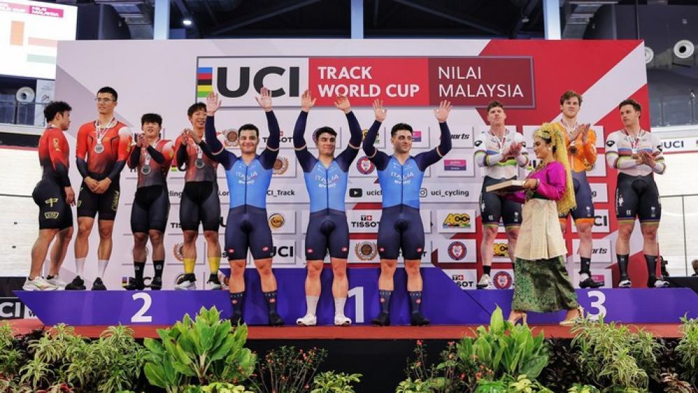 Mattia Predomo (Bildmitte) und die Azzurri holten den Sieg.