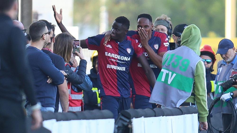 Paul Mendy (links) sorgte für ein Märchen. © ANSA / FABIO MURRU