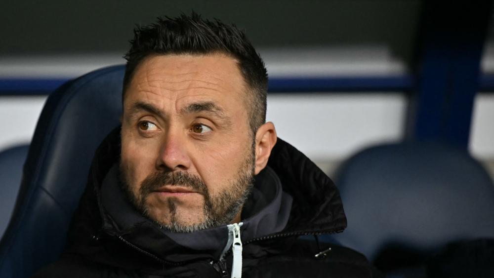 Roberto De Zerbi hat einen schweren Start in London. © APA/afp / LOU BENOIST