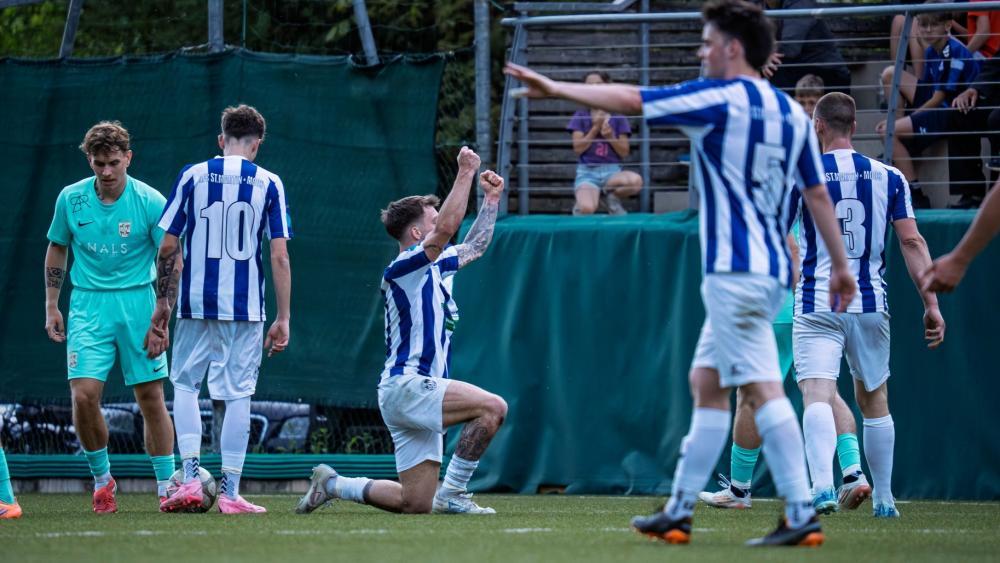 Ronald Aichhorner jubelt nach seinem Tor gegen Nals: Der Sarner ist das Aushängeschild in der Offensive von St. Martin Moos. © AlPa Photography