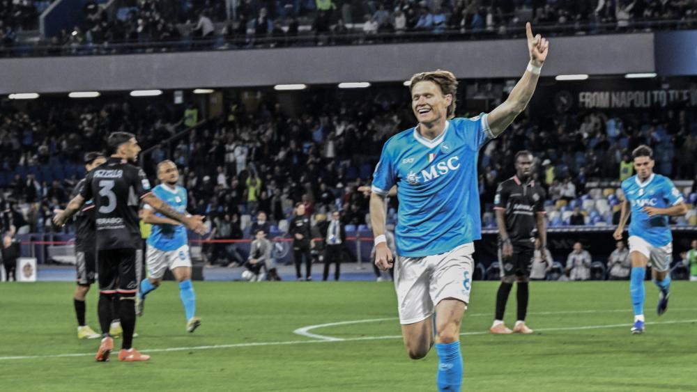 Scott McTominay jubelt über seinen Treffer. © ANSA / CIRO FUSCO