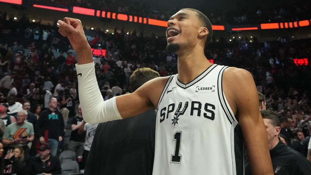 Victor Wembanyama trug zum Sieg der Spurs bei. © APA / SOOBUM IM
