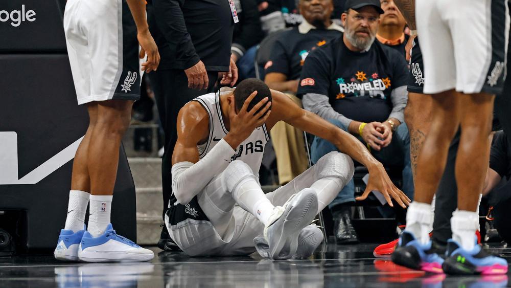 Victor Wembanyama zog sich eine Gehirnerschütterung zu. © APA / RONALD CORTES