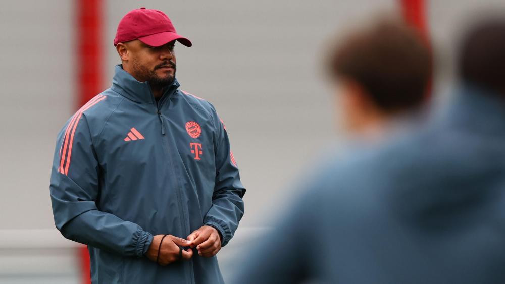 Vincent Kompany will den Fokus trotz des möglichen Meistertitels auf die kommenden Wochen legen. © ANSA / ANNA SZILAGYI