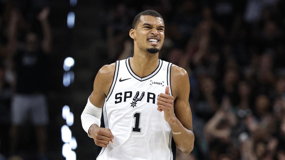 Wembanyama  spielte groß auf. © APA / RONALD CORTES