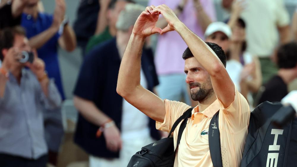 Abschied von Roland Garros? Novak Djokovic gibt erste Anzeichen dafür. © ANSA / CHRISTOPHE PETIT TESSON
