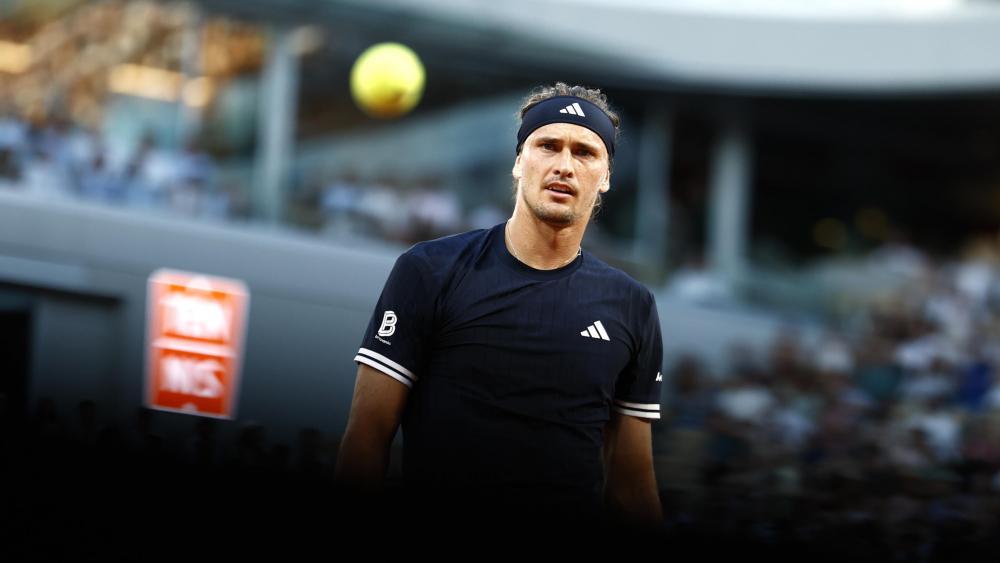 Alexander Zverev versteht den Trubel um die Bälle nicht. © ANSA / YOAN VALAT
