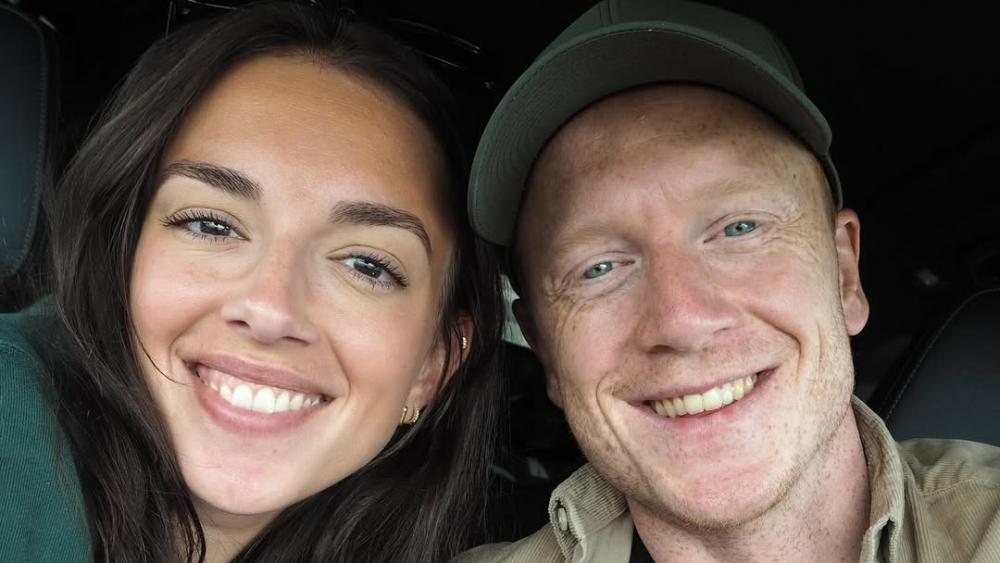 Biathlon-Star Johannes Thingnes Bø mit seiner Ehefrau.