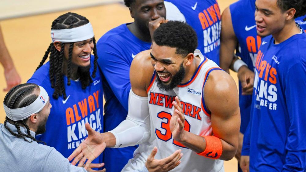 Die Knicks um Karl-Anthony Towns sind in das NBA-Finale eingezogen. © APA / JASON MILLER