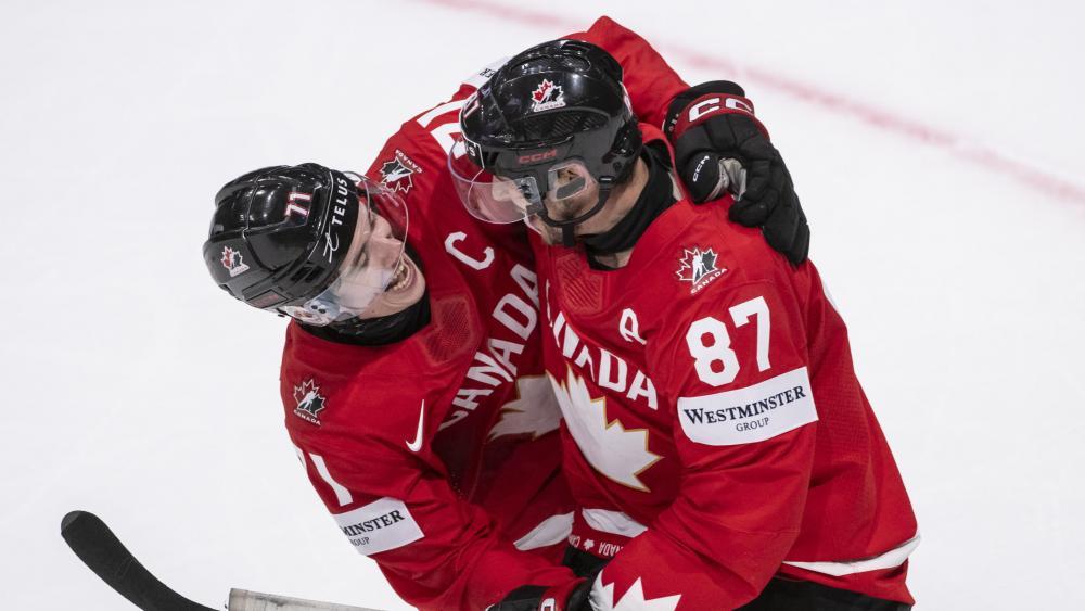 Freuen sich: Macklin Celebrini und Sidney Crosby. © ANSA / ALESSANDRO DELLA VALLE