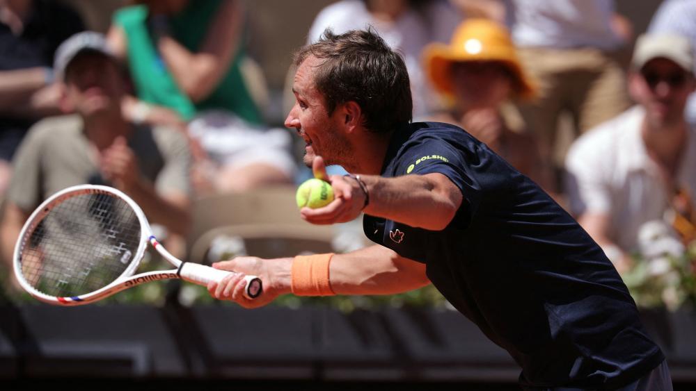 Frustriert: Daniil Medvedev ist raus. © APA/afp / THOMAS SAMSON