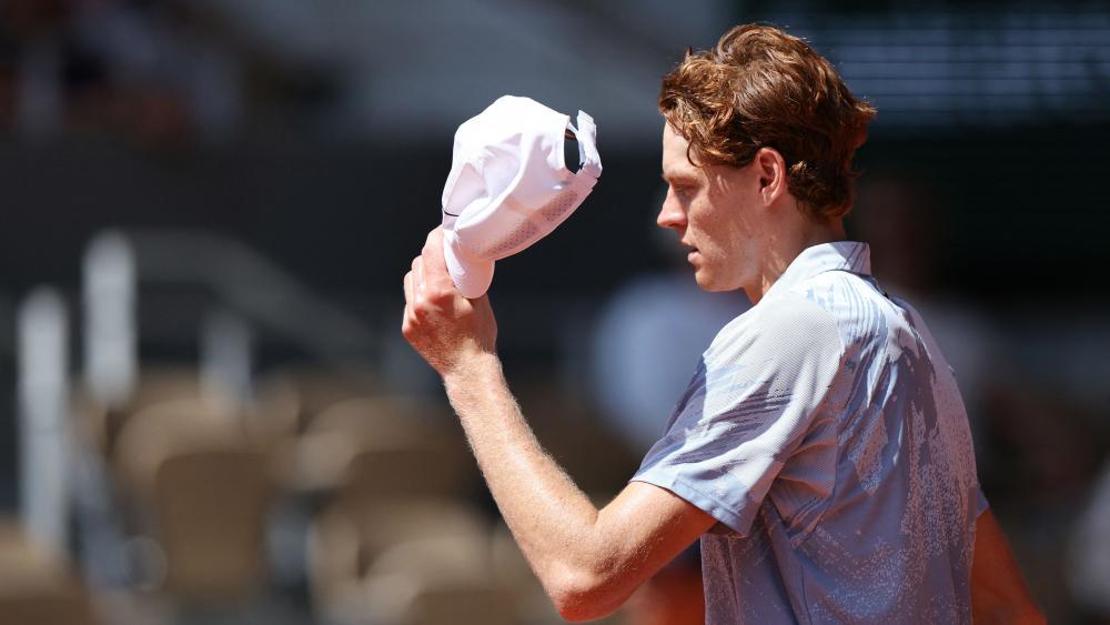 Jannik Sinner ist bei den French Open auf dramatische Art und Weise ausgeschieden. © APA/afp / ALAIN JOCARD