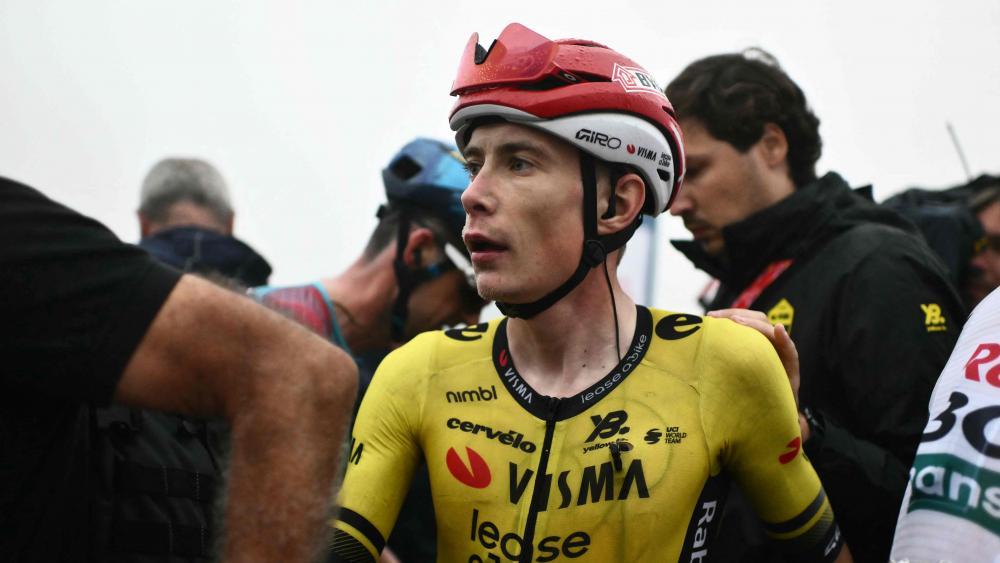 Jonas Vingegaard geht als großer Favorit in den Giro d'Italia. © APA/afp / MARCO BERTORELLO