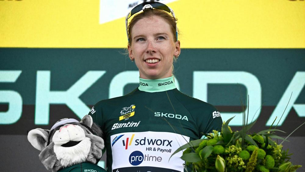 Lorena Wiebes ist vom Giro d'Italia ausgeschlossen worden. © APA/afp / JULIEN DE ROSA
