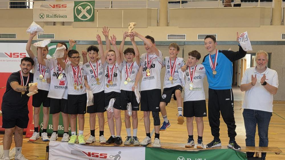 Merans junge Handballer jubeln.
