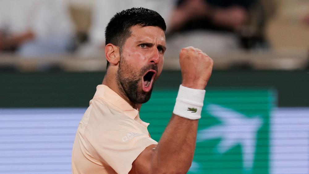 Novak Djokovic ballt die Siegerfaust. © APA/afp / THOMAS SAMSON