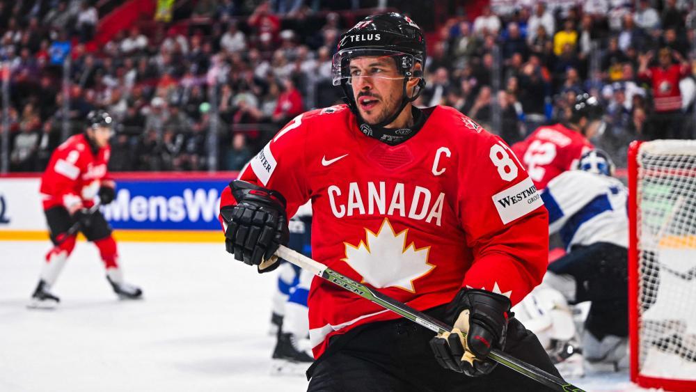 Sidney Crosby  läuft in der Schweiz für Kanada auf. © APA/afp / JONATHAN NACKSTRAND