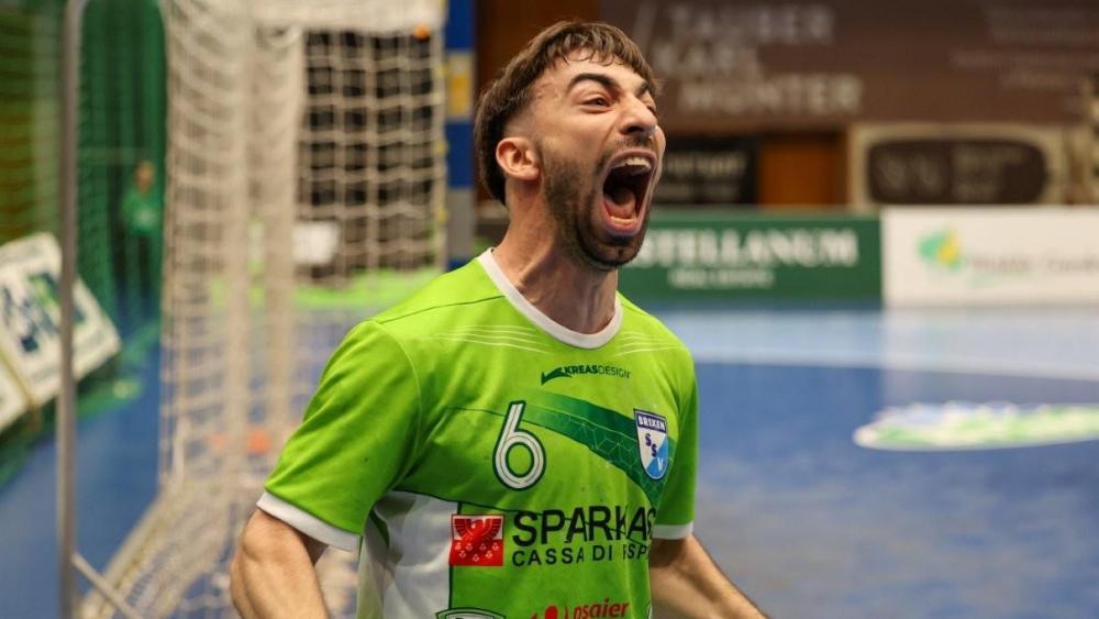 Tomas Della Vecchia & Co. glichen das Abstiegsduell am Samstag aus. © Social Media / SSV Brixen