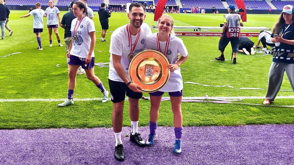 Two South Tyroleans celebrate the championship with Austria Vienna: Mauro Vasile (left) and Elisa Pfattner. © Private