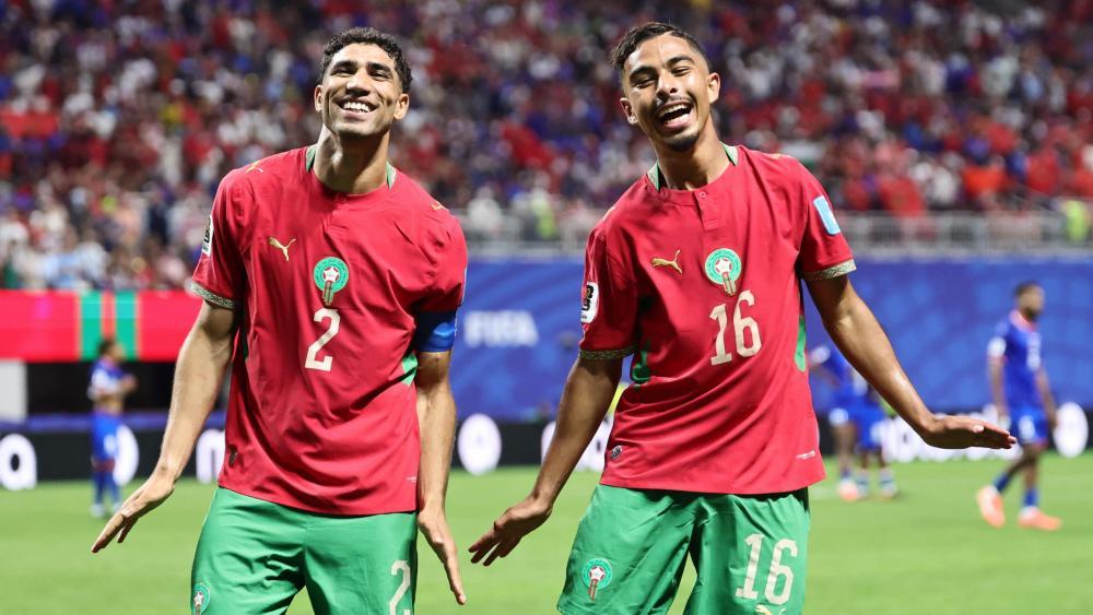 Achraf Hakimi und Gessime Yassine gewannen gegen Haiti. © ANSA / RONALD WITTEK