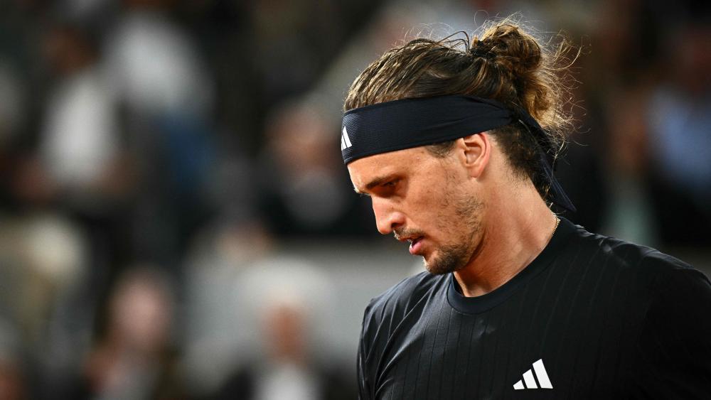 Alexander Zverev hat in Paris die volle Unterstützung seiner Familie. © APA/afp / JULIEN DE ROSA