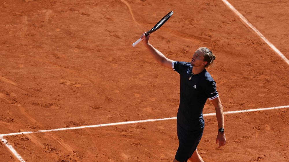 Alexander Zverev steht im Finale von Paris. © APA/afp / THOMAS SAMSON