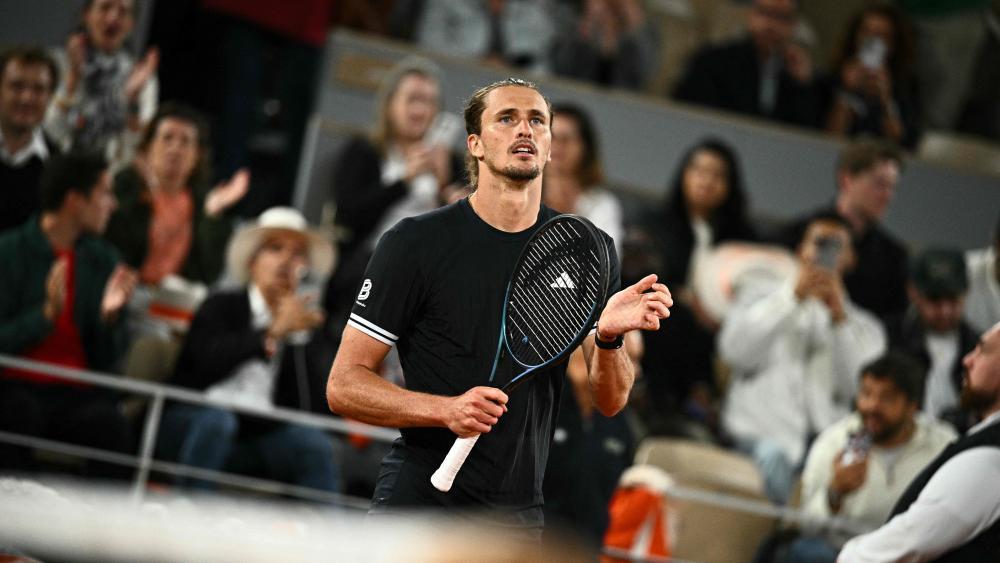 Alexander Zverev will seinen ersten Grand-Slam-Titel. © APA/afp / JULIEN DE ROSA