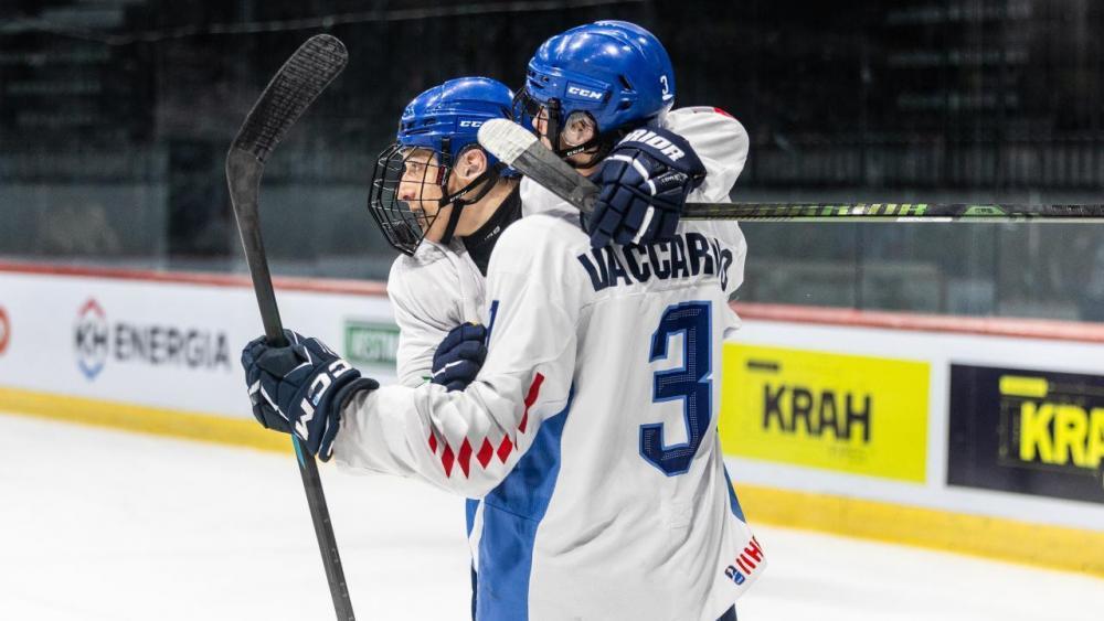 Andrea Vaccarino (r.) ist aktueller U18-Nationalspieler. © IIHF