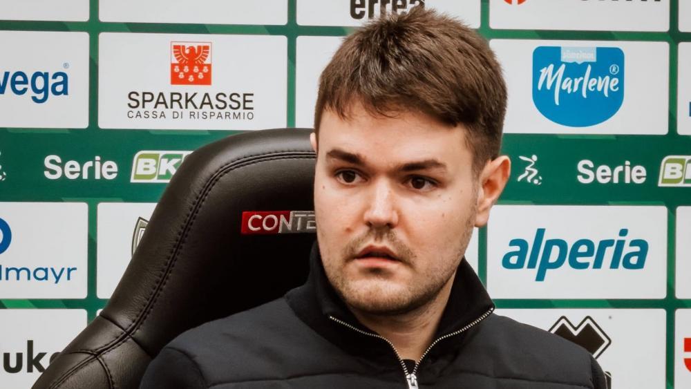 Bald öfters im Drususstadion? Matteo Lovisa, hier bei der Pressekonferenz nach dem Heimspiel der Weiß-Roten gegen Juve Stabia im Frühjahr.