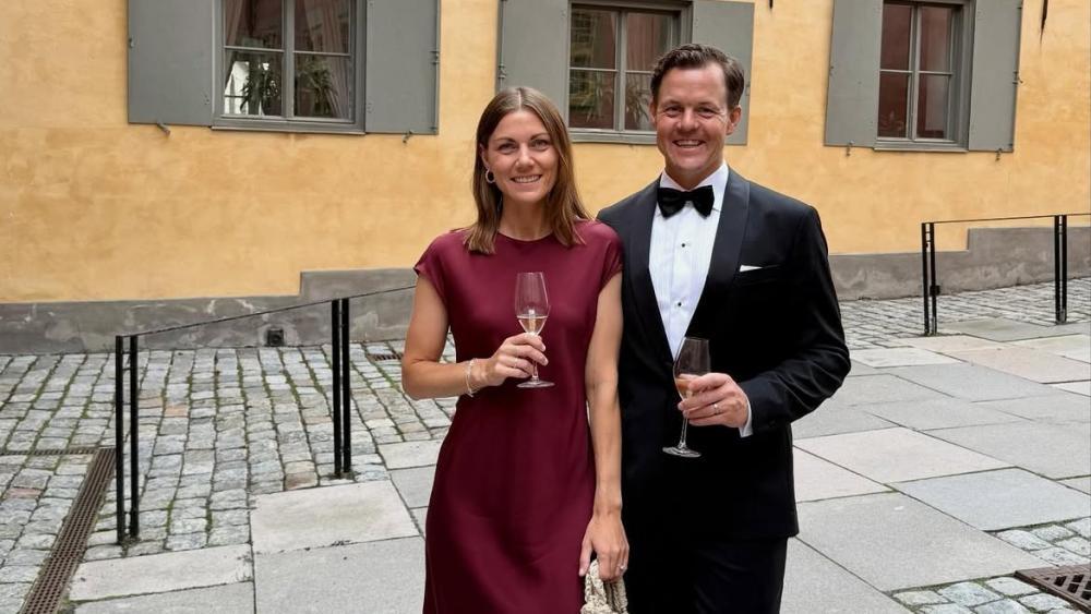 Ein Ex-Ski-Star schwebt mit seiner Freundin im Babyglück. © Instagram