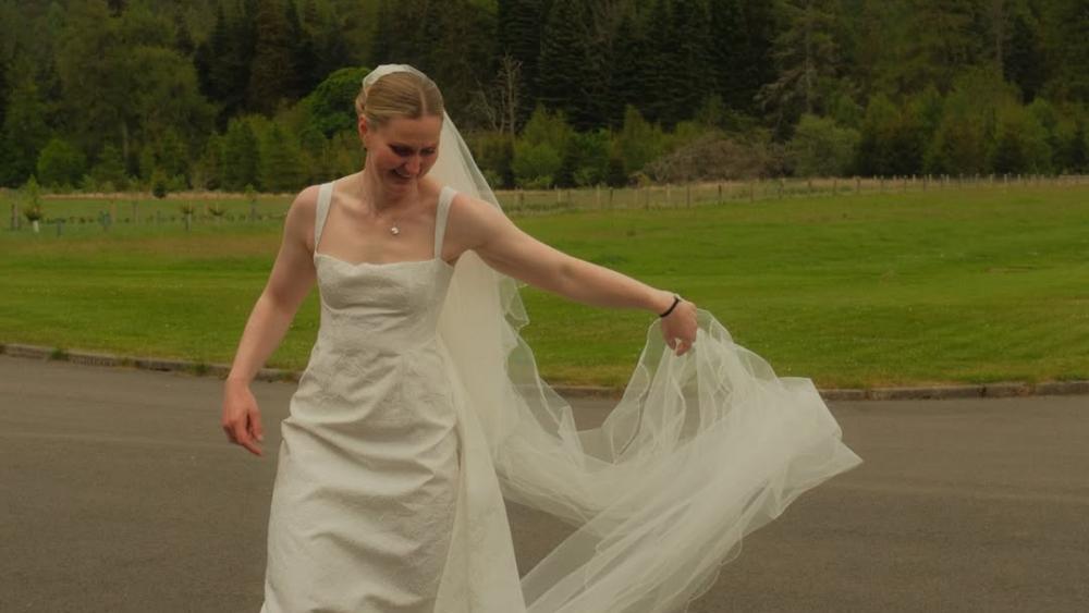 An-speziellem-Ort-Ski-Hochzeit-mit-viel-Prominenz