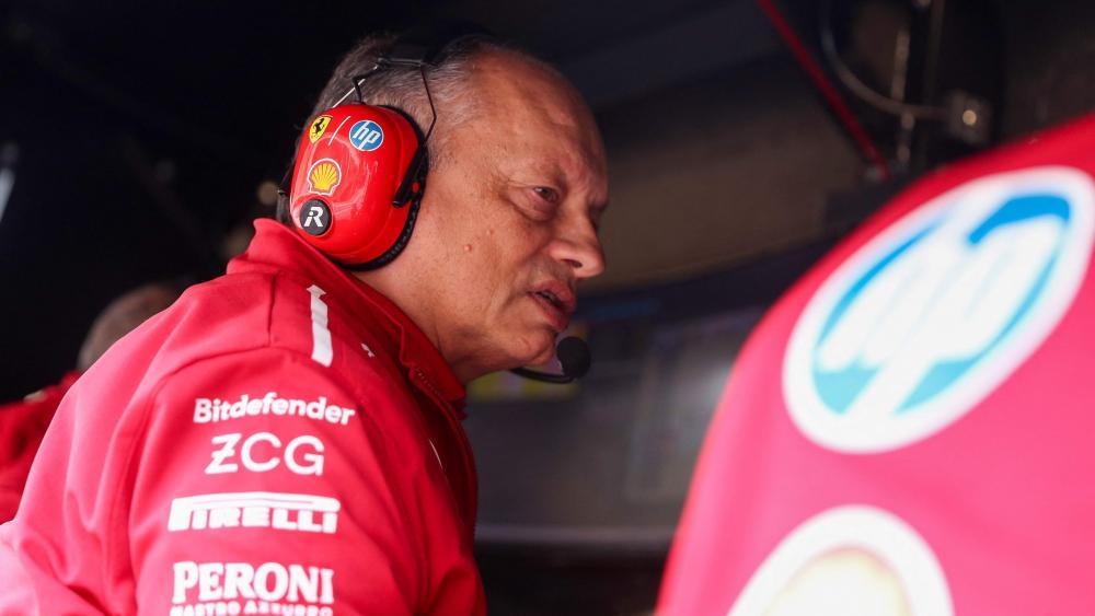 Ferrari-Teamchef Frederic Vasseur muss den Tag der Qualifikation für das Monaco-Rennen in einer Klinik verbringen. © APA/afp / JEAN CARNIEL