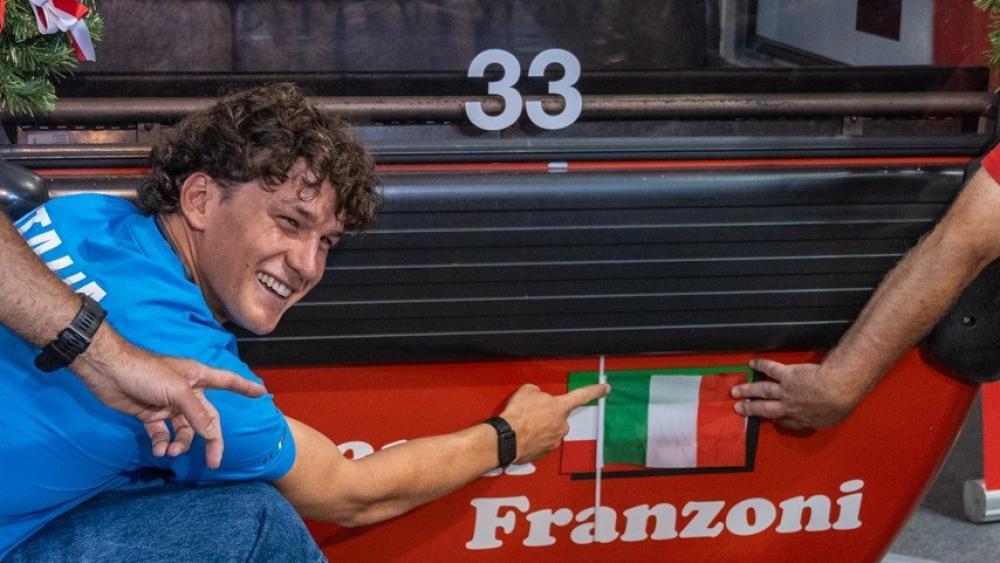 Giovanni Franzoni bei der Gondelübergabe in Kitzbühel. © alpinguin