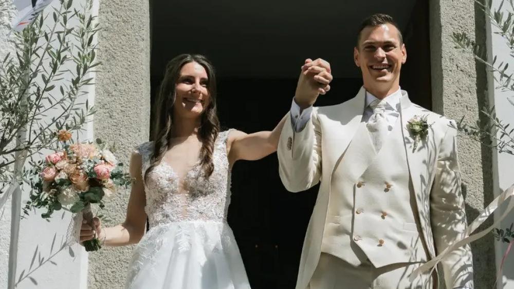 Greta Passler und Patrick Baumgartner haben sich das Ja-Wort gegeben. © Instagram / @hanu.retnu / @patrickbaumgartner1