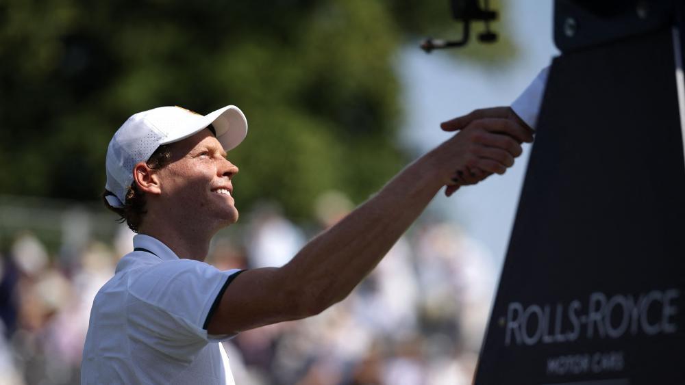 Jannik Sinner kennt seine Gegner für Wimbledon. © APA/afp / HENRY NICHOLLS