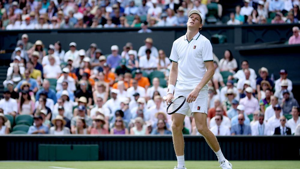 Jannik Sinner musste zum Wimbledon-Auftakt über fünf Sätze gehen. © ANSA / ADAM VAUGHAN