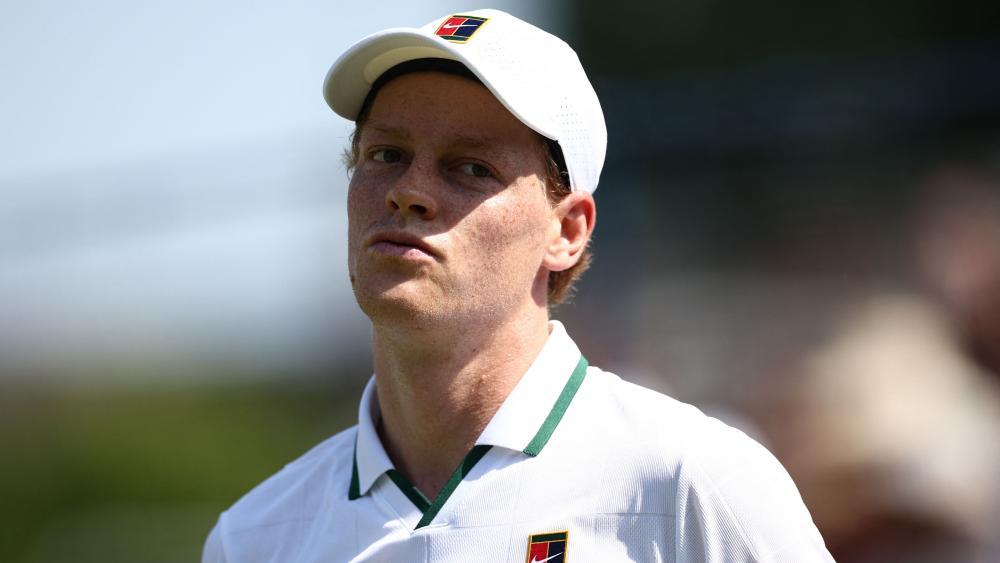 Jannik Sinner würde sich gerne seinen Award abholen. © APA/afp / HENRY NICHOLLS