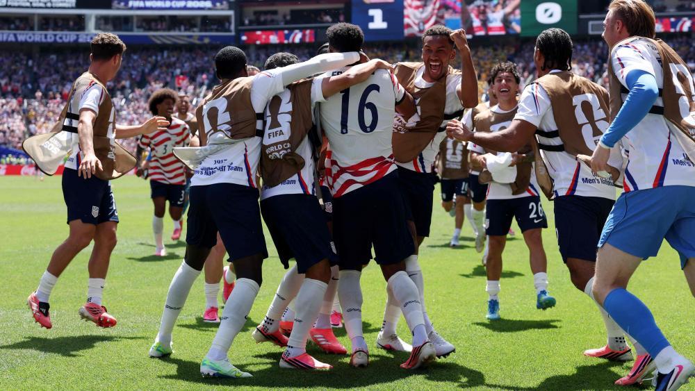 Jubellaune bei WM-Gastgeber USA: Die K.o.-Runde ist fixiert. © APA / JAMIE SQUIRE