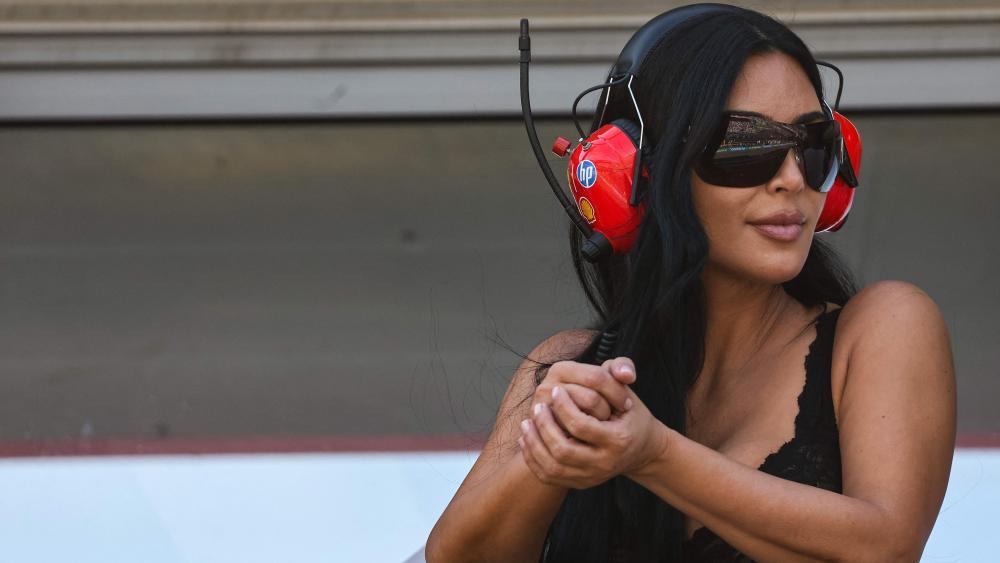 Kim Kardashian, die Partnerin von Lewis Hamilton, wurde in Monaco gesichtet. © APA/afp / JAKUB PORZYCKI