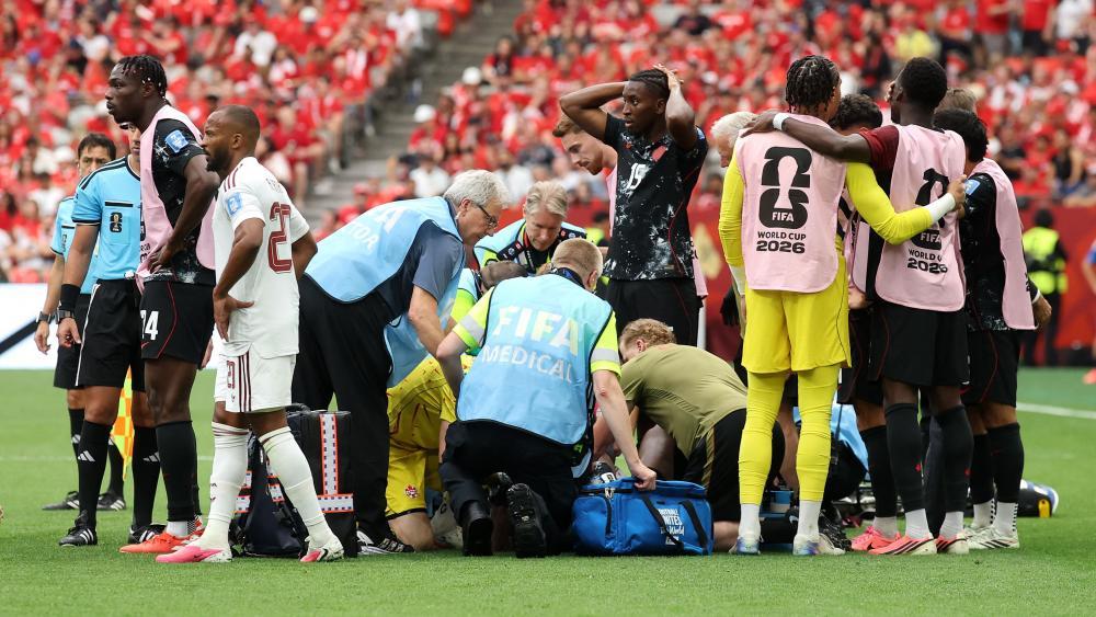 Nach dem üblen Zwischenfall war die WM-Partie lange unterbrochen. © APA / ALEX GRIMM