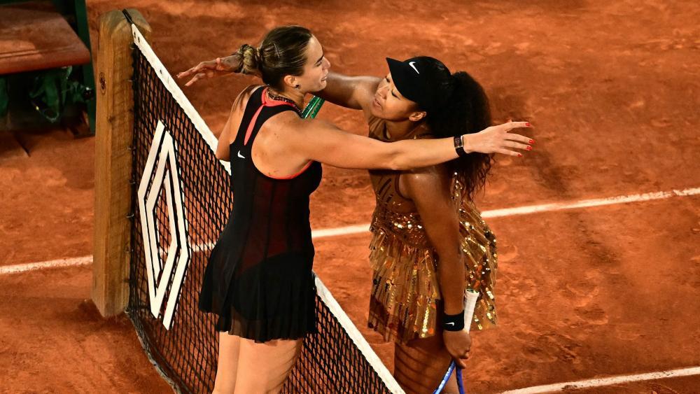 Sabalenka (links) und Osaka (rechts) lieferten sich ein gutes Match. © APA/afp / JULIEN DE ROSA