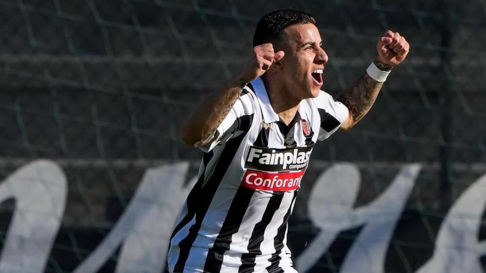 Torschütze Andrea Silipo jubelt: Ascoli ist zurück in der zweiten Liga.