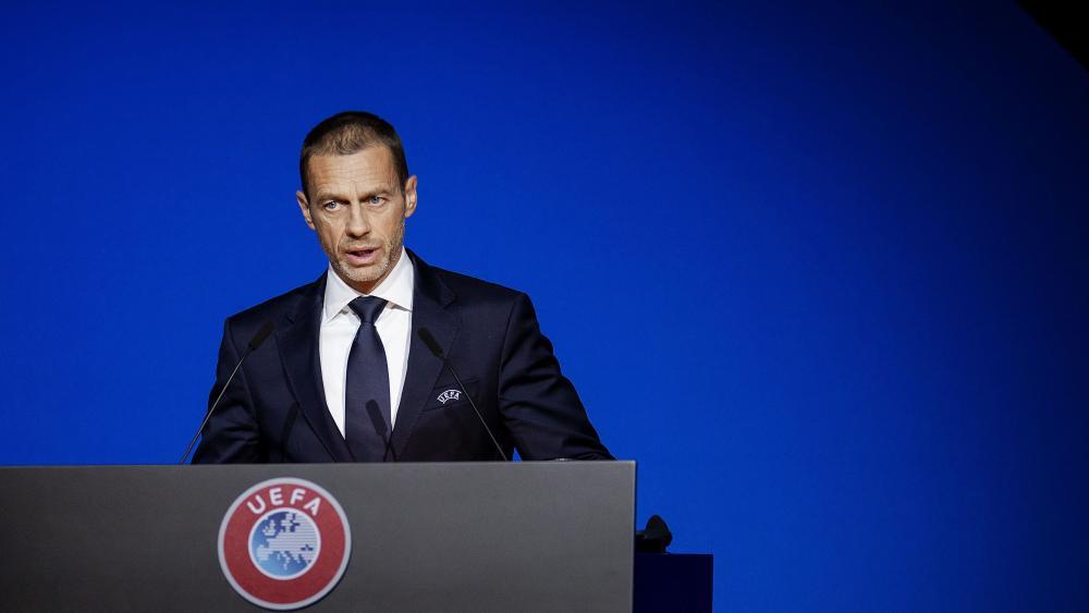 Aleksander Ceferin stellt sich gegen die Pläne der FIFA. © APA/afp / ROBIN VAN LONKHUIJSEN