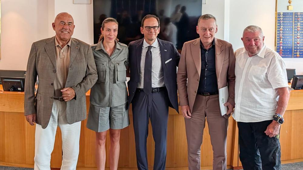 FCS-Vizepräsident Carlo Costa (2.v.r.) wurde in den Vorstand der Lega Serie B gewählt.