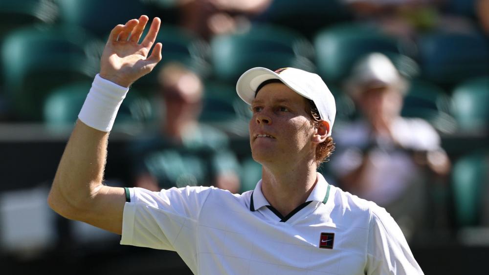 Jannik Sinner blickt in Wimbledon auf einen außergewöhnlichen Erfolgslauf. © ANSA / NEIL HALL
