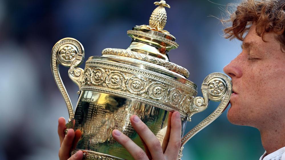Jannik Sinner hat seinen Titel in Wimbledon verteidigt. © ANSA / NEIL HALL