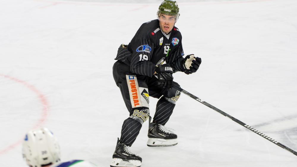 Philipp Beber hängt seine Schlittschuhe an den Nagel. © BK Photo