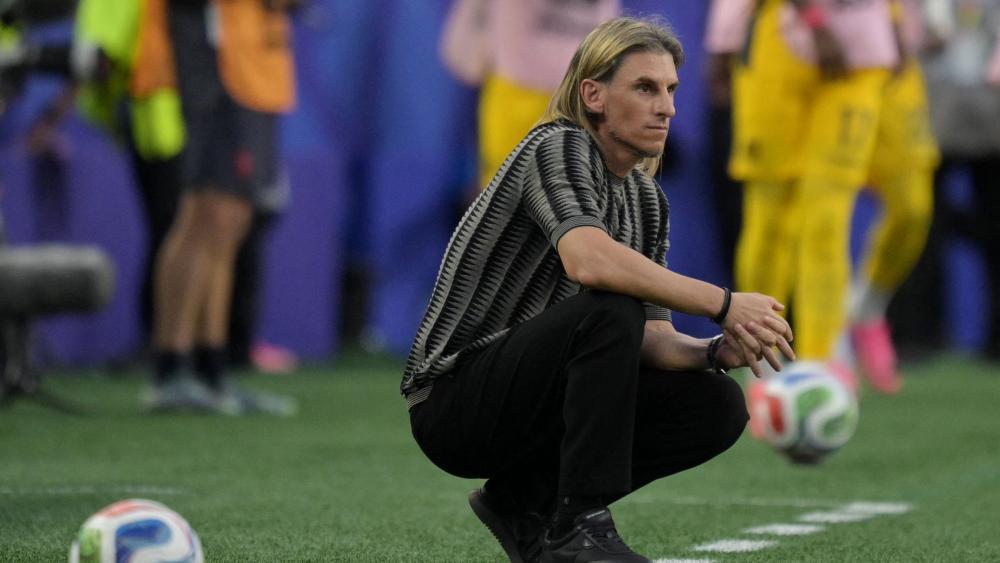 Sebastian Beccacece wird künftig nicht mehr Ecuadors Nationaltrainer sein. © APA/afp / JUAN MABROMATA