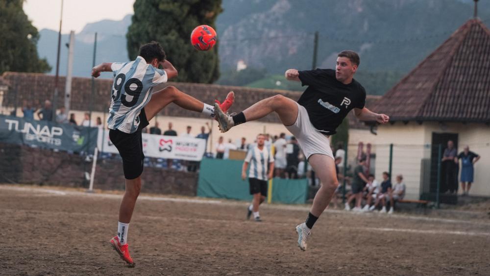 Voller Körpereinsatz wird am Paulsner Markplatz geboten. © Thomas Debelyak